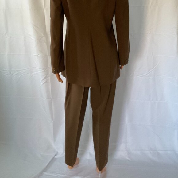 Jones NY Brown 2-piece Pant Suit. Size 6. Chic/Timeless - Picture 5 of 9